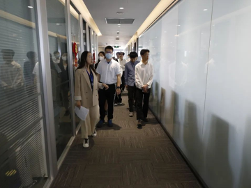 老师学员参观